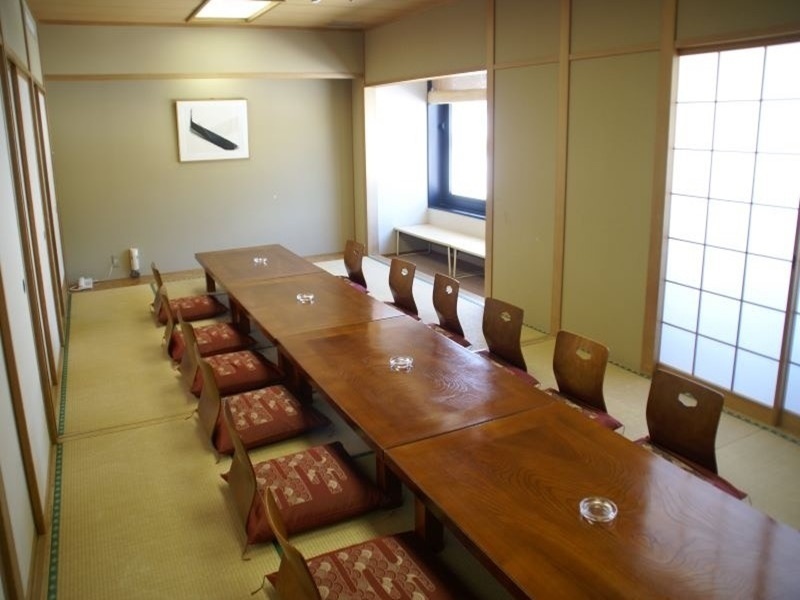 【個室宴会場】織姫
16畳　２分割で８畳×２室も可　
同タイプで織姫と白鳥の２部屋あり。